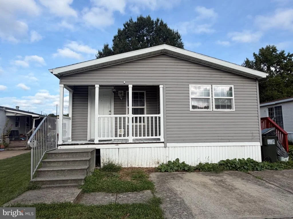 Photo of 3410 HONEYSUCKLE LANE