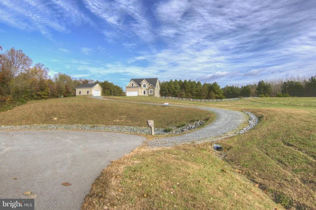 Photo of 20155 BENNETTS WAY