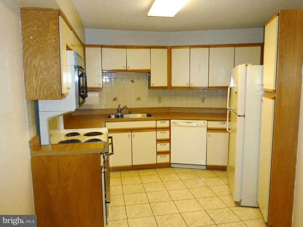 Photo of Unit 803 at 15100 INTERLACHEN DRIVE