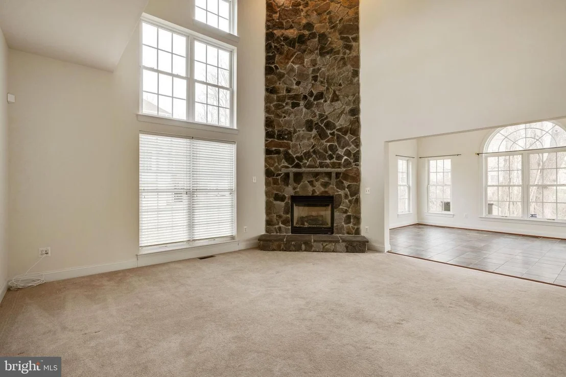 Photo of 19237 POTOMAC CREST DRIVE