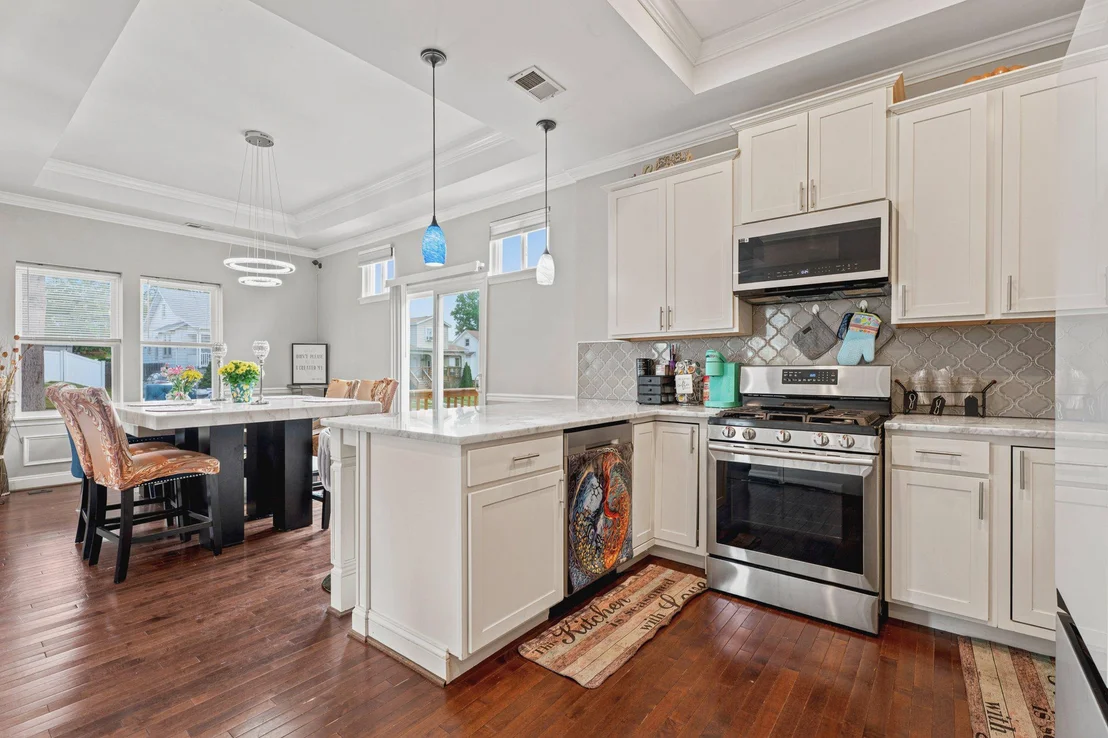 Photo of 4501 FOREST VIEW AVENUE