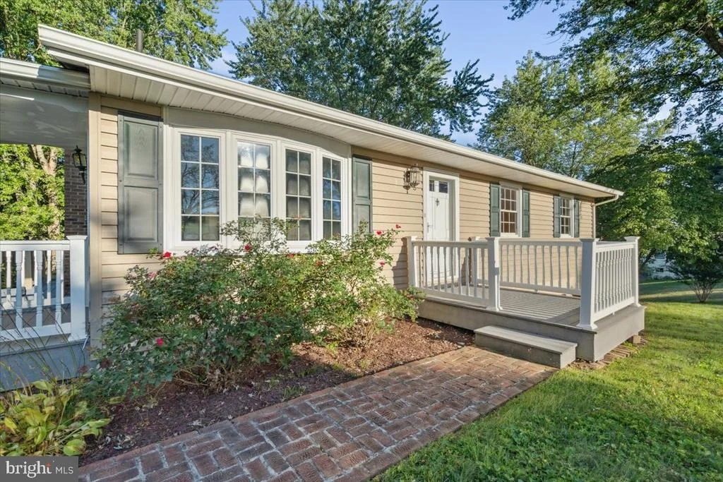 Photo of 8199 MIDDLE COURT
