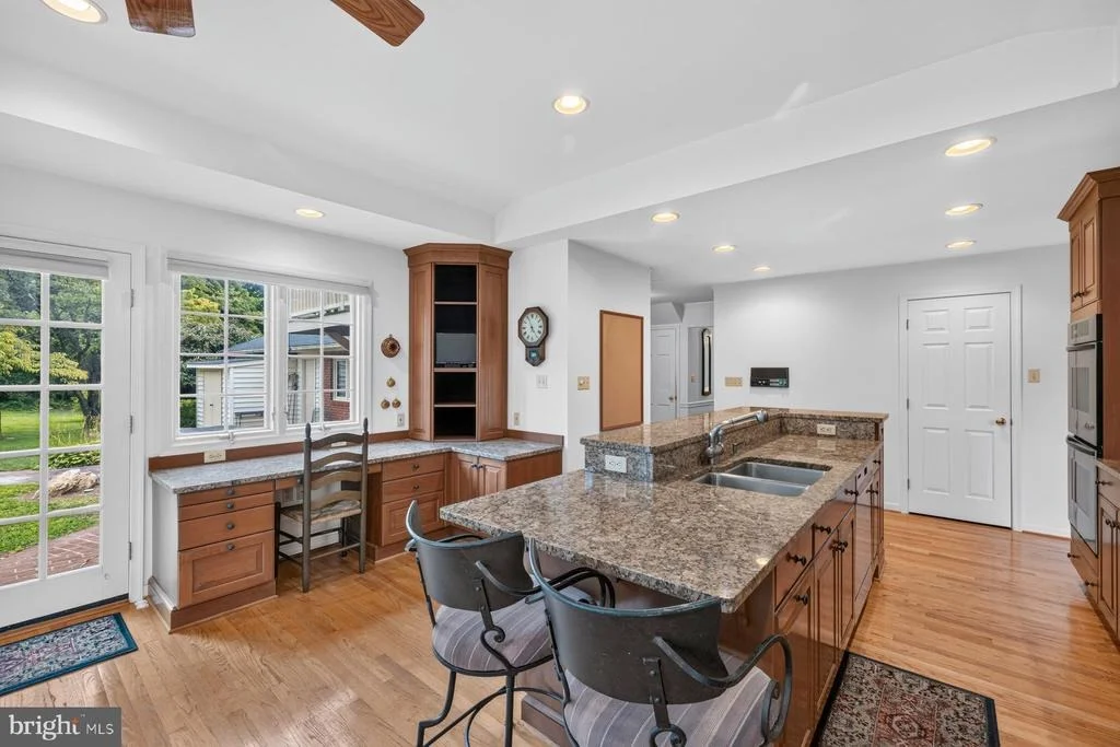 Photo of 6916 SUMMERSWOOD DRIVE