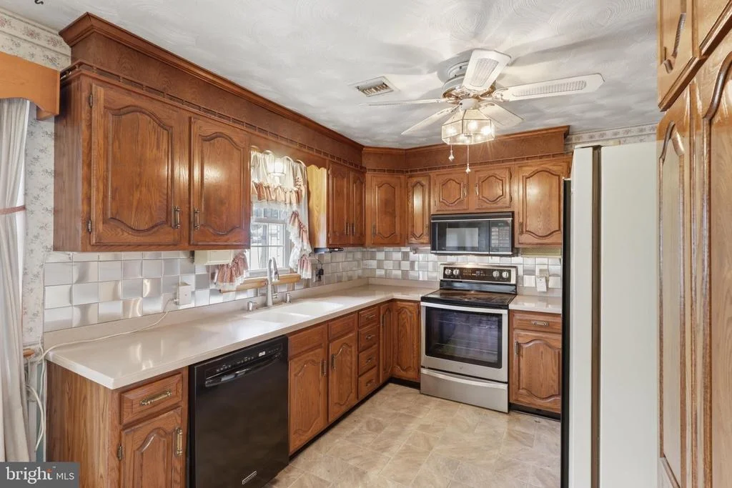 Photo of 5893 AMBAU ROAD