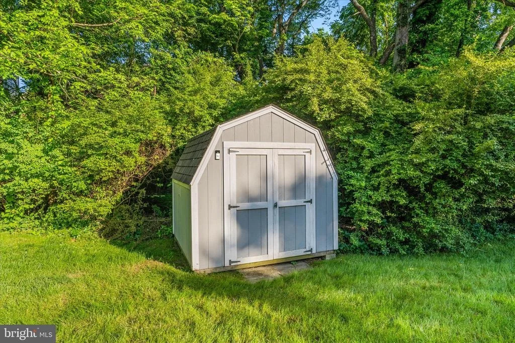 Photo of 9009 SHADYBROOK DRIVE