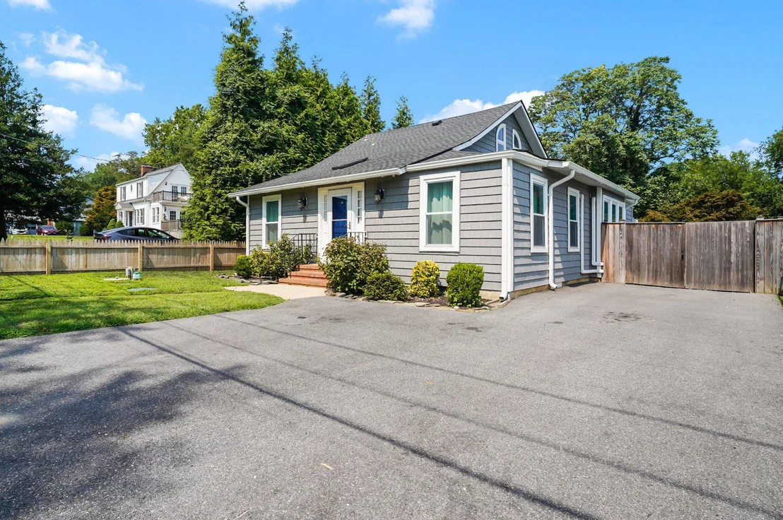 Photo of 2908 MAIN STREET
