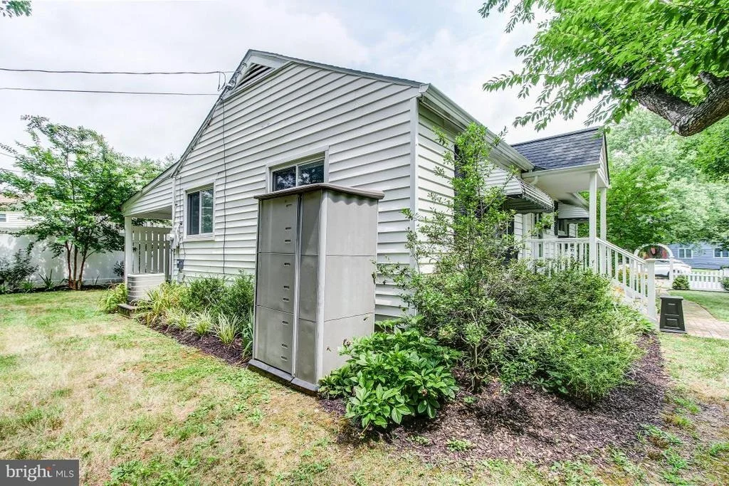 Photo of 830 WHITE WAY