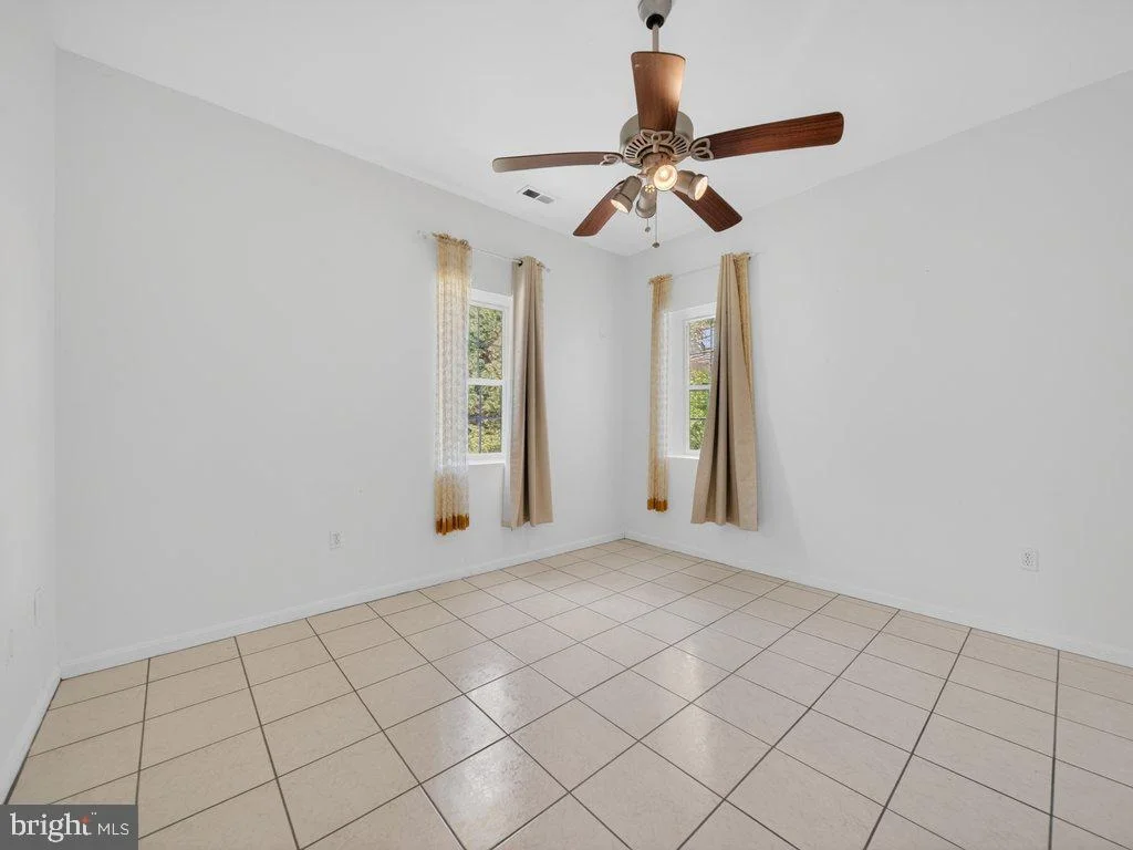 Photo of 9290 BAKER STREET