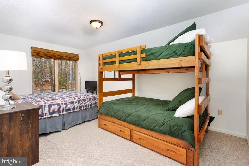 Photo of 925 PINE TREE POINT ROAD