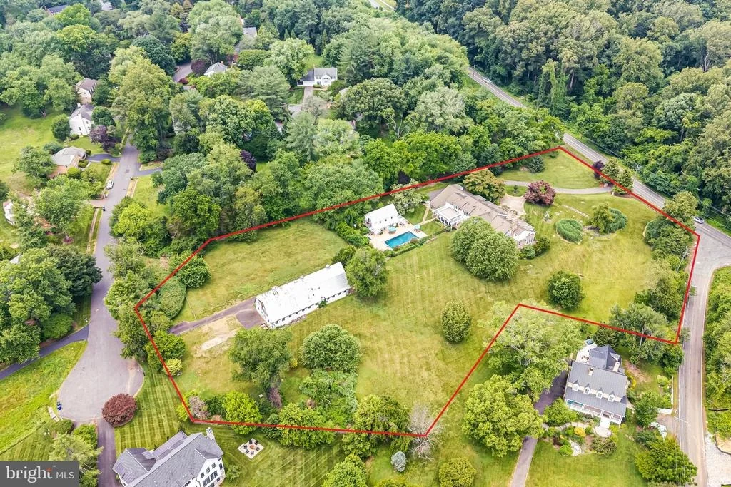 Photo of 8133 GEORGETOWN PIKE