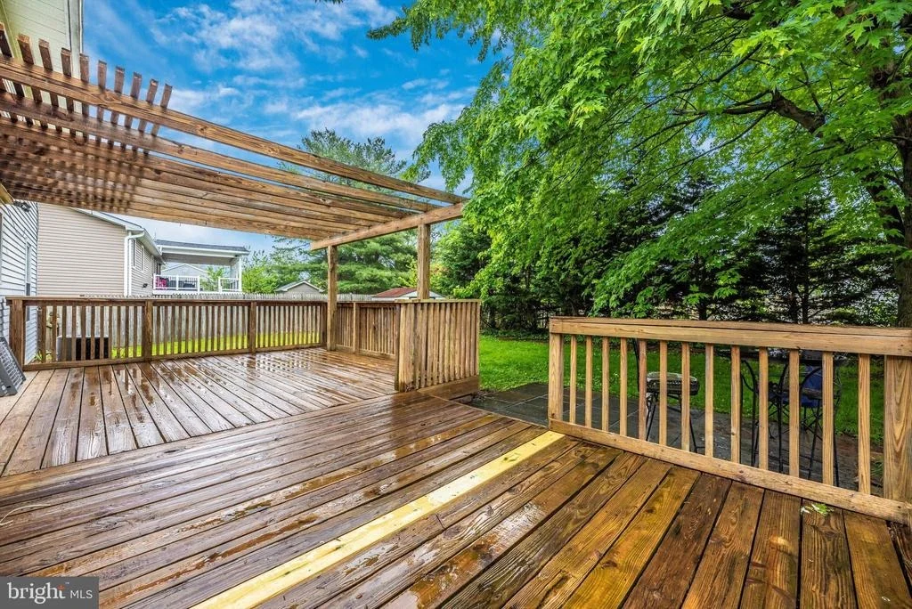 Photo of 484 HILLCREST DRIVE