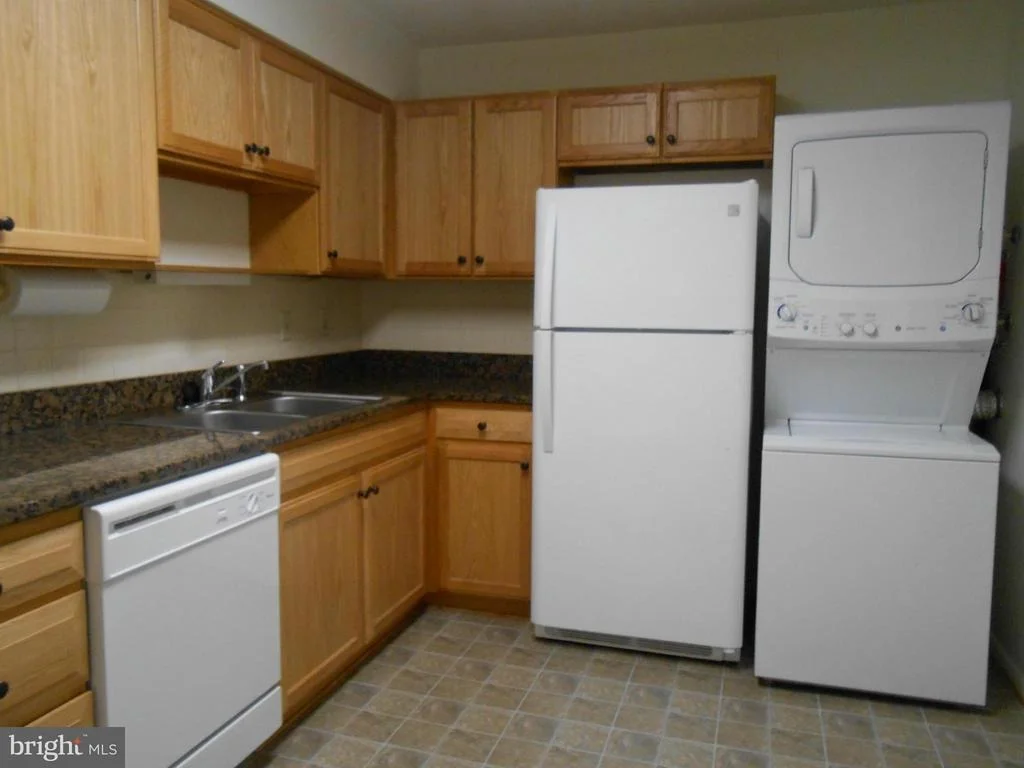 Photo of Unit 3920 at 15115 INTERLACHEN DRIVE