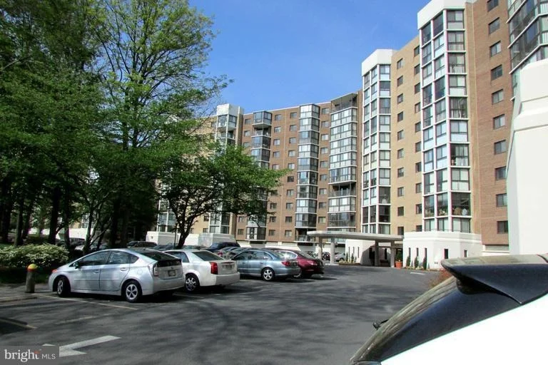 Photo of Unit 2902 at 15107 INTERLACHEN DRIVE