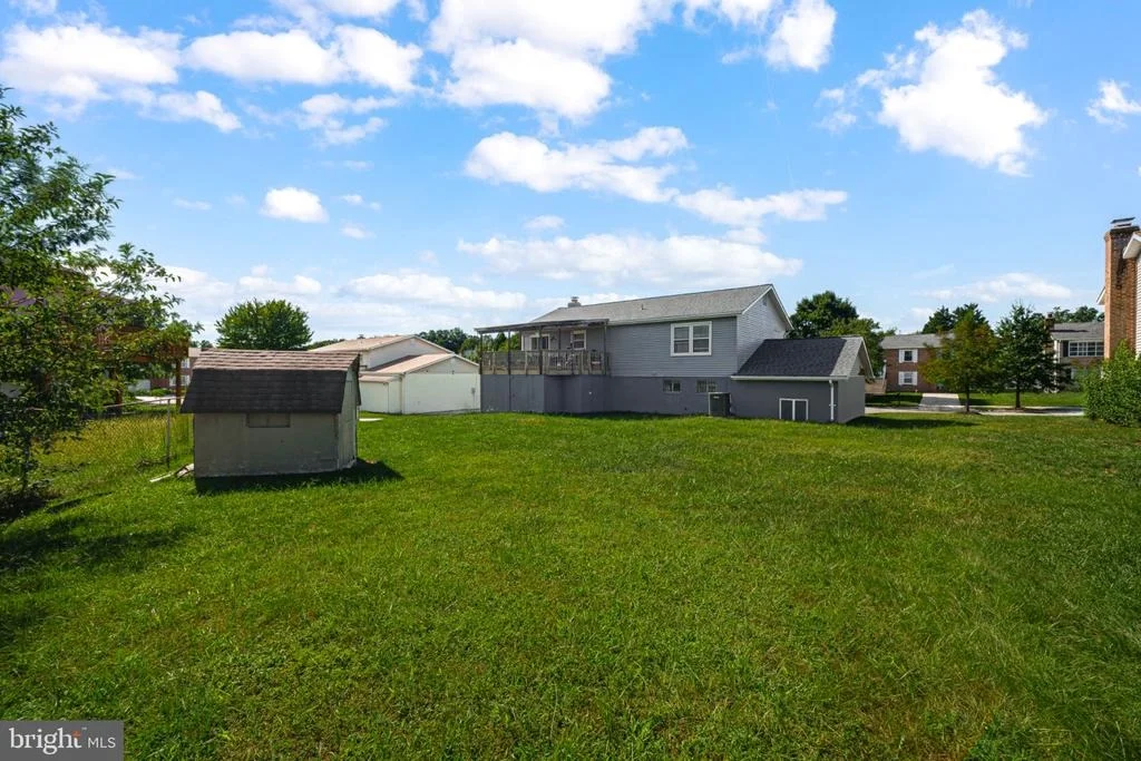 Photo of 8916 TRUBADOR DRIVE