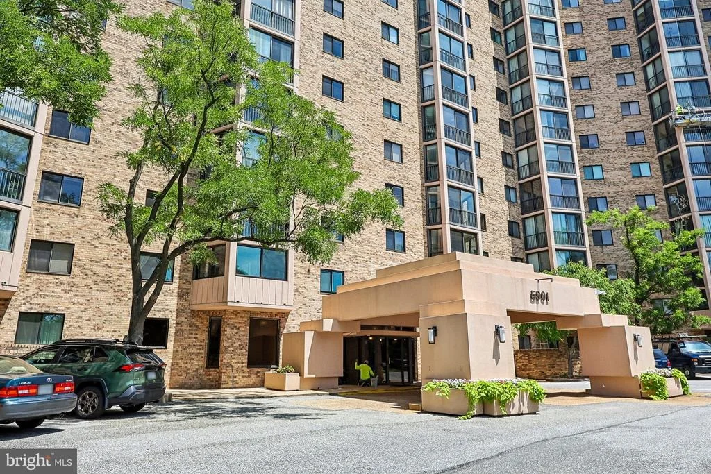 Photo of Unit 409 at 5901 MOUNT EAGLE DRIVE