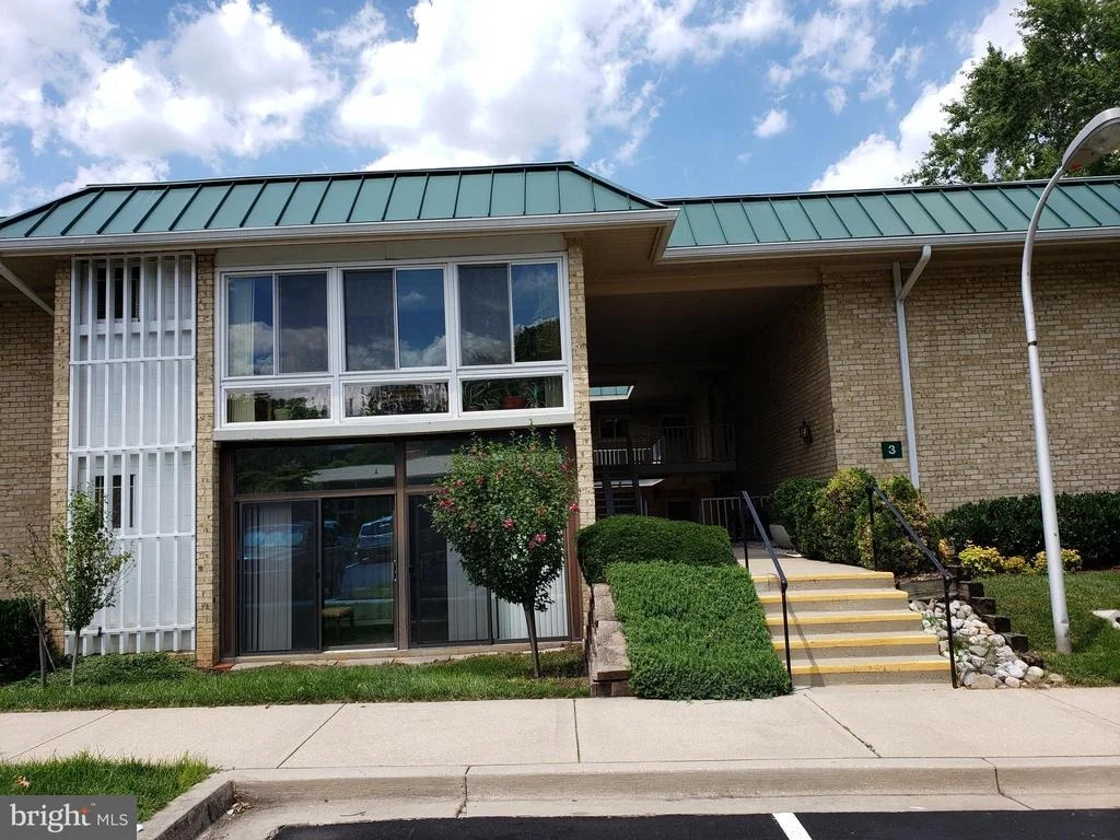 Photo of Unit 31B at 3629 GLEN EAGLES DRIVE