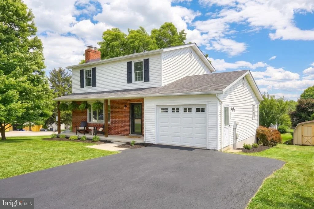 Photo of 27 COLONIAL DRIVE