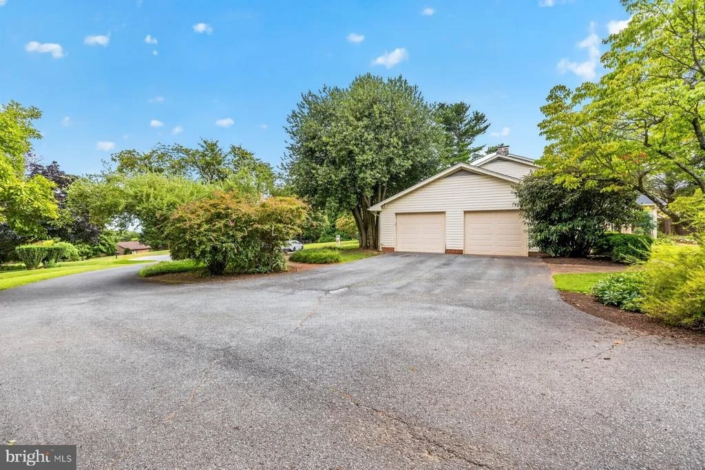 Photo of 6916 SUMMERSWOOD DRIVE