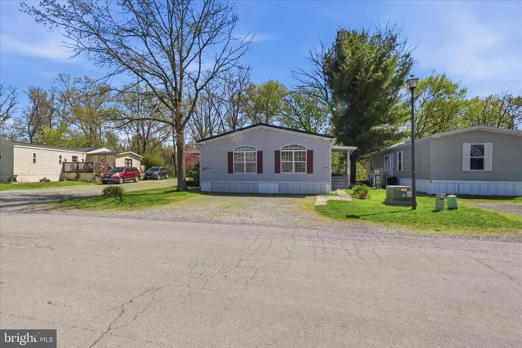 Photo of 11125 LAKESIDE DRIVE
