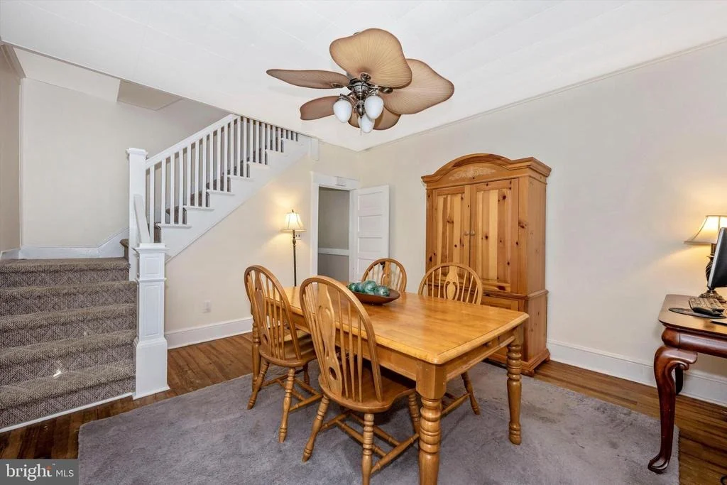 Photo of 323 W 7TH STREET