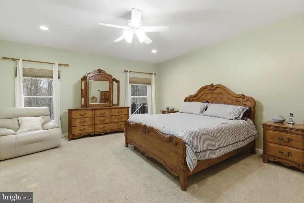 Photo of 922 SIDEHILL DRIVE