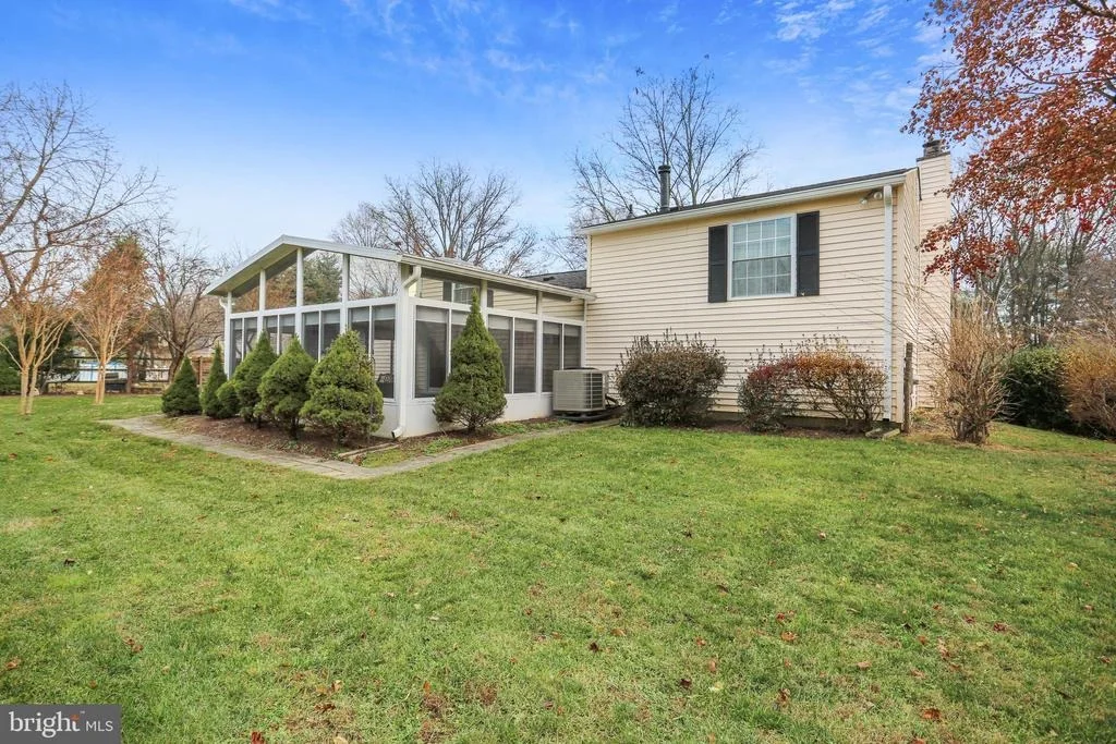 Photo of 9109 ROUNDLEAF WAY
