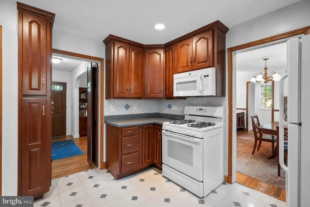 Photo of 8911 BRADFORD ROAD