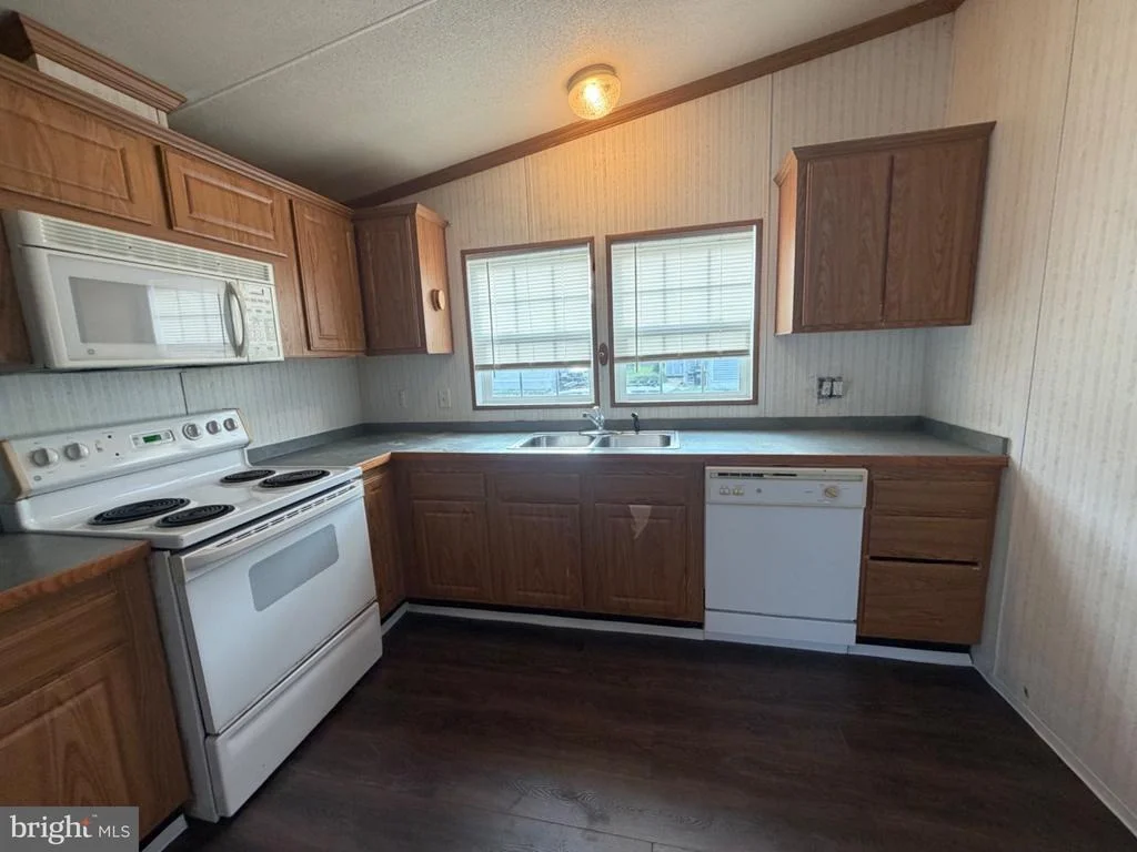 Photo of 3410 HONEYSUCKLE LANE