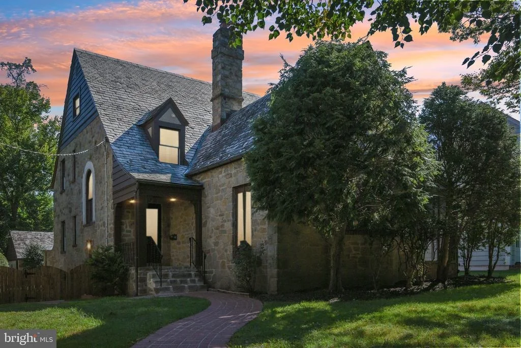 Photo of 105 SUMMERFIELD ROAD