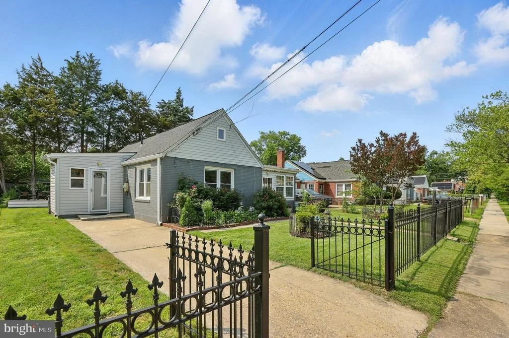 Photo of 6836 STANDISH DRIVE