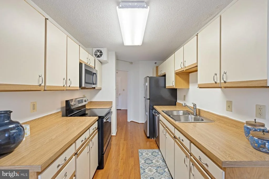 Photo of Unit 2801 at 15107 INTERLACHEN DRIVE