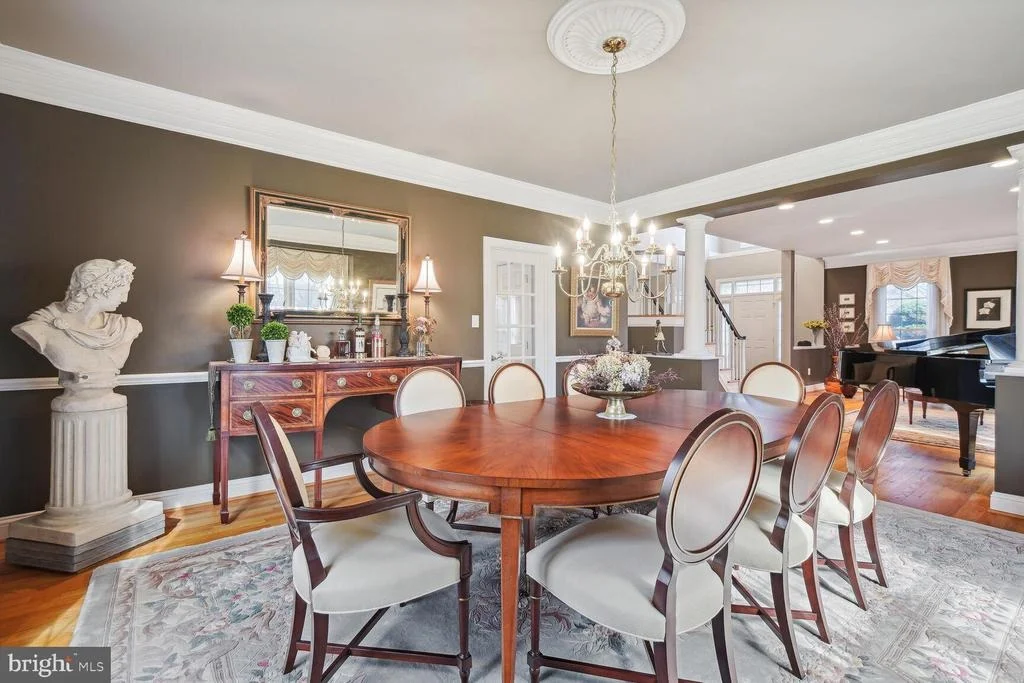 Photo of 10 MAPLECREST COURT
