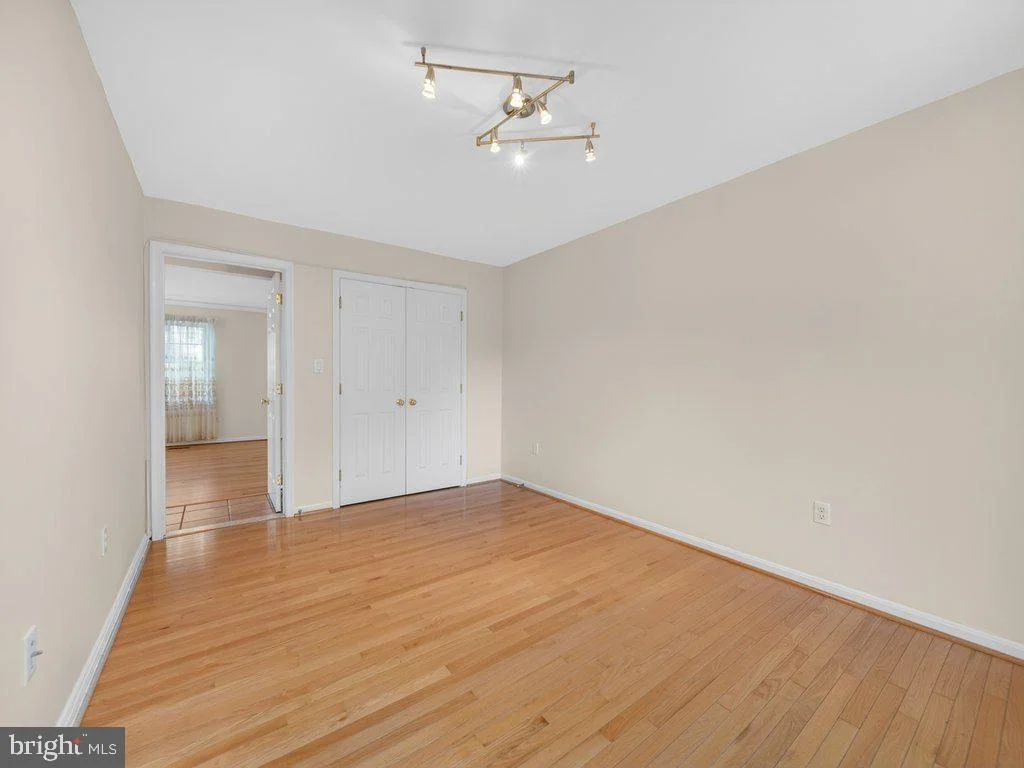 Photo of 9290 BAKER STREET