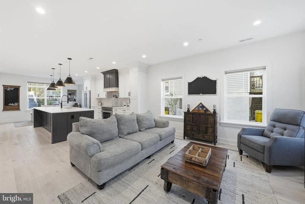 Photo of 1422 HOWARD ROAD