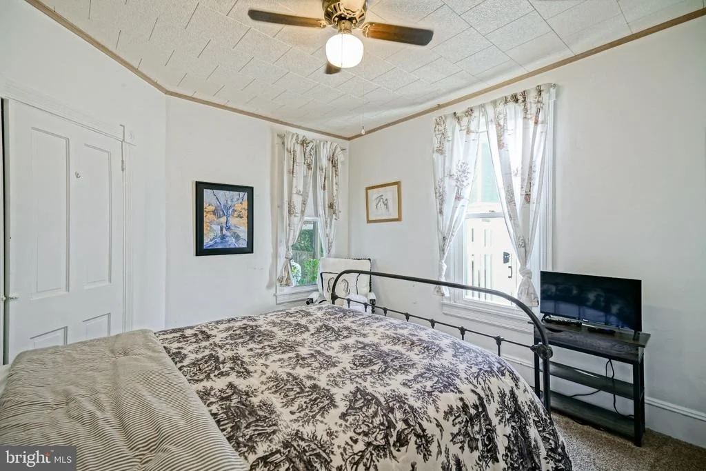 Photo of 18 DELAWARE AVENUE