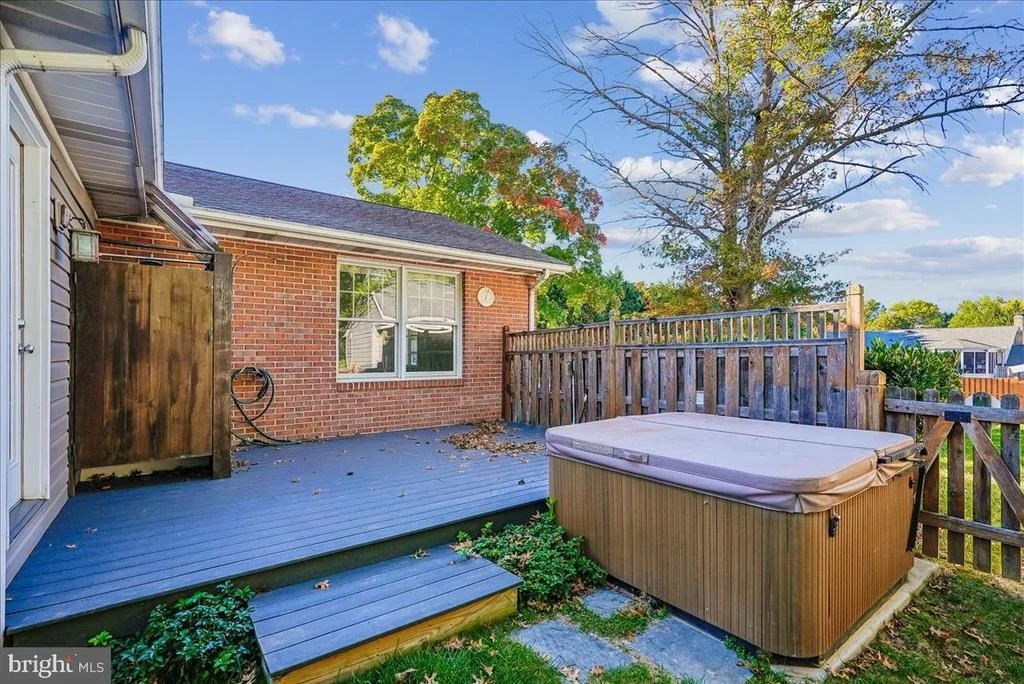Photo of 8101 SUNDOWN LANE