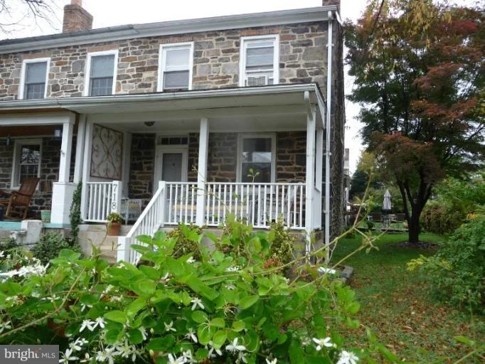 Photo of 718 BAY STREET