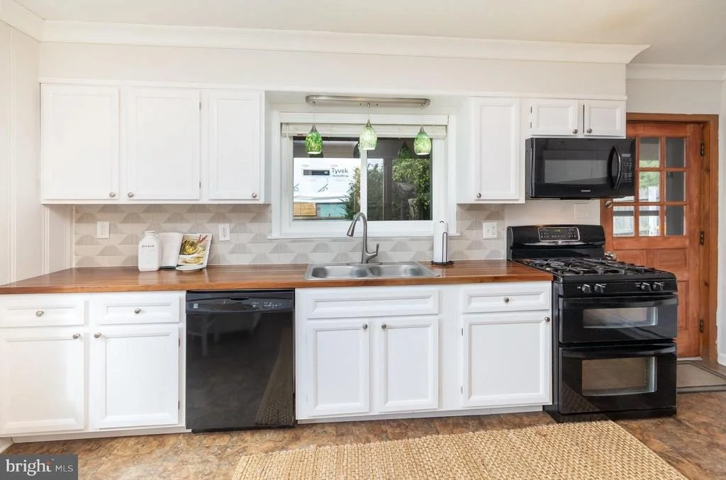 Photo of 2033 SHORE DRIVE