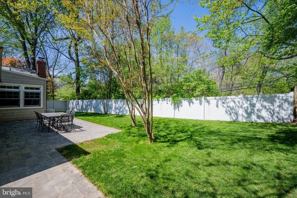 Photo of 6 STARLIGHT COURT