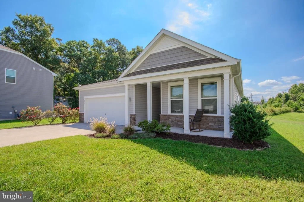Photo of 406 TWIN CREEKS DRIVE