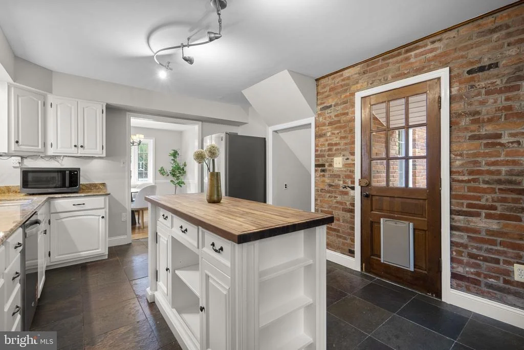 Photo of 1111 MEURILEE LANE