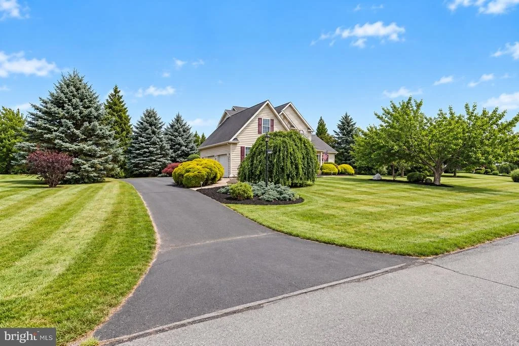 Photo of 12 E SUMMIT DRIVE