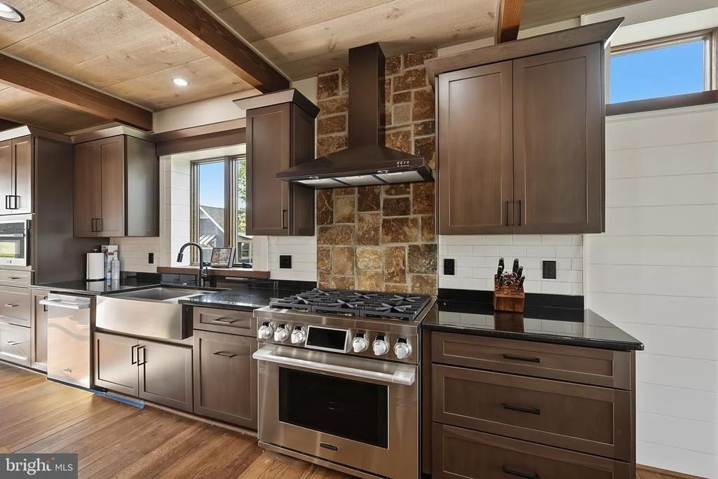 Photo of 415 NAZELROD ROAD