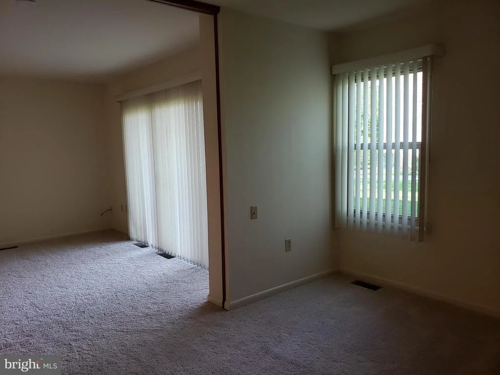 Photo of Unit 71B at 3600 GLENEAGLES DRIVE