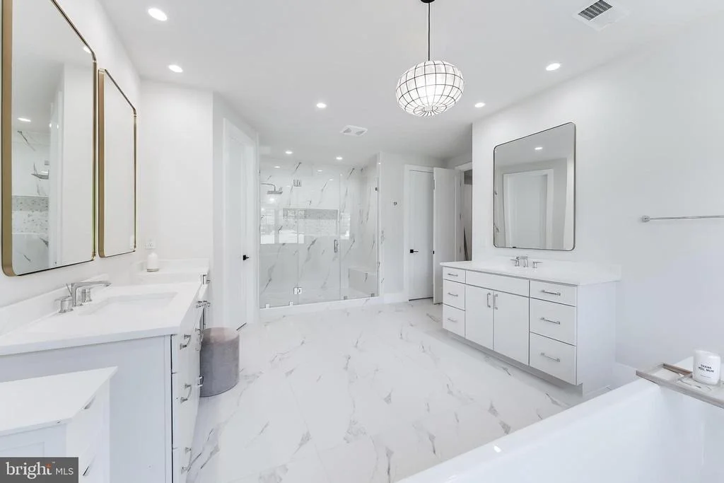 Photo of 952 WALKER ROAD