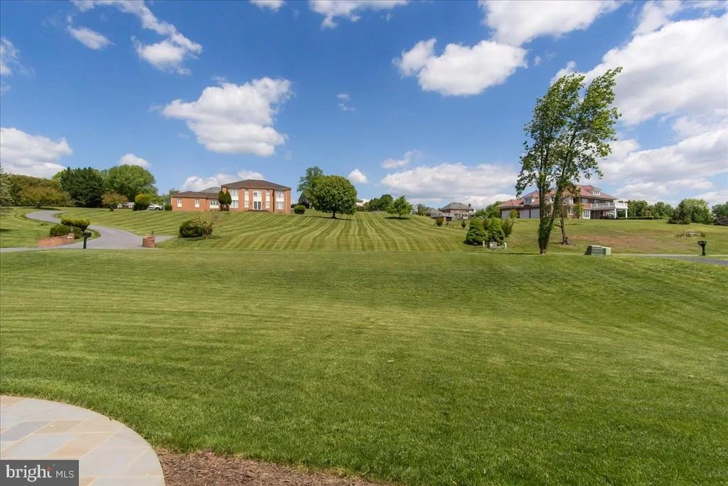 Photo of 7172 MEADOWBROOKE DRIVE