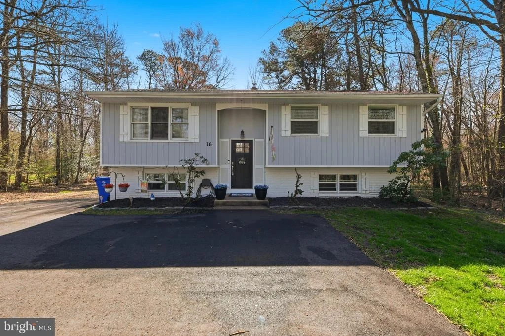 Photo of 16 SKEET ROAD