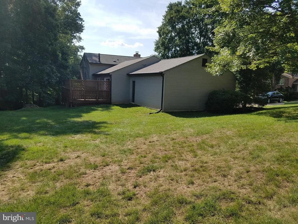 Photo of 9621 PODIUM DRIVE