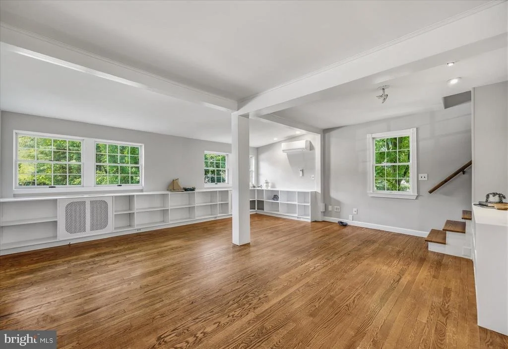 Photo of 565 SUNSET KNOLL ROAD