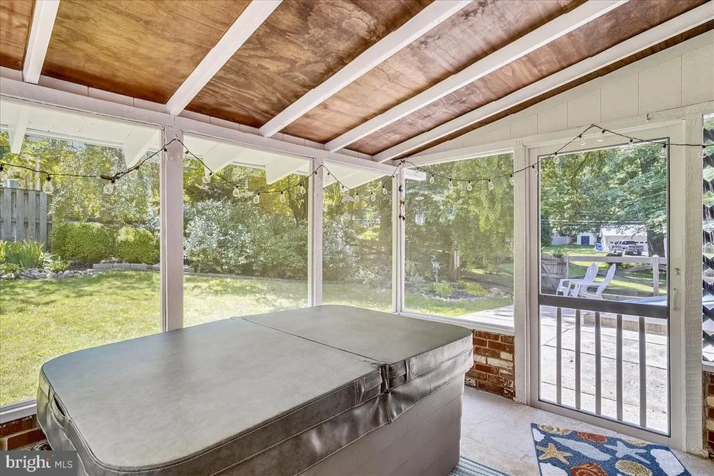Photo of 18901 MUNCASTER ROAD